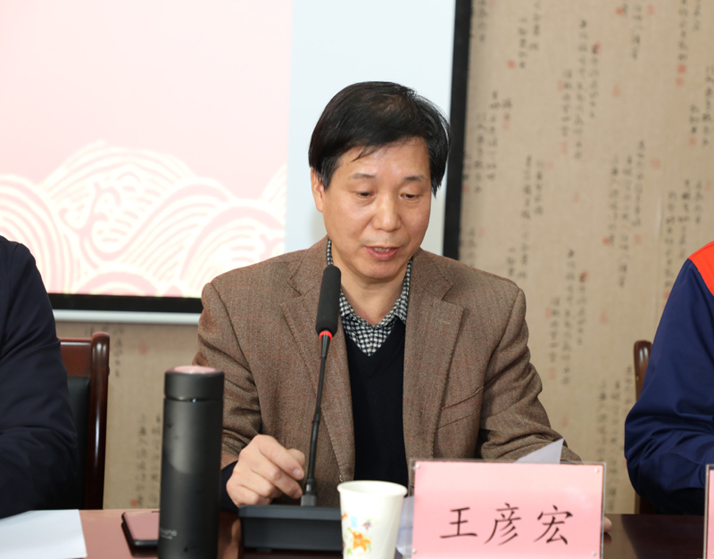 裁判长王彦宏教授宣布大赛成绩.JPG 裁判长王彦宏教授宣布大赛成绩.JPG